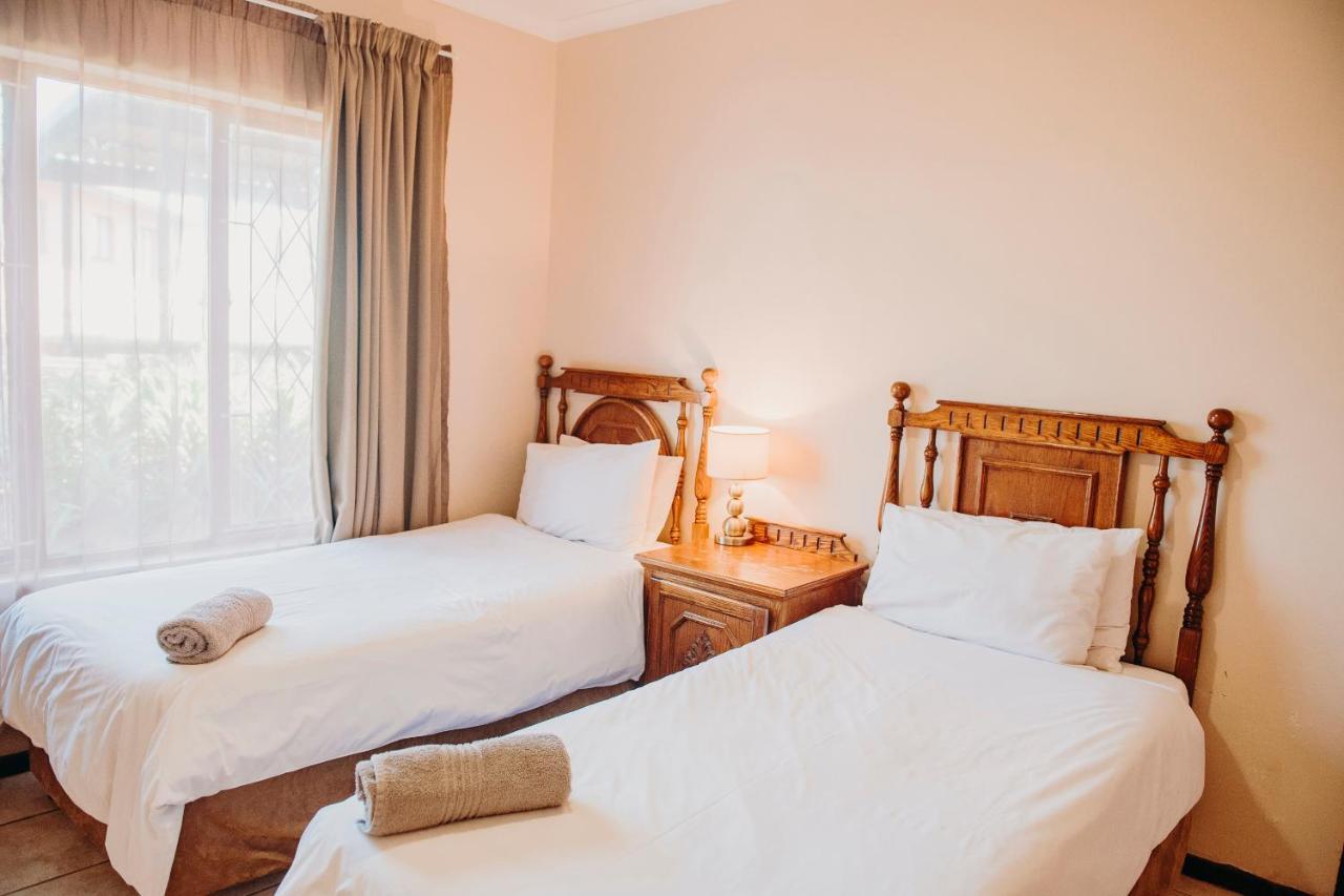 Port Edward Holiday Resort Bagian luar foto