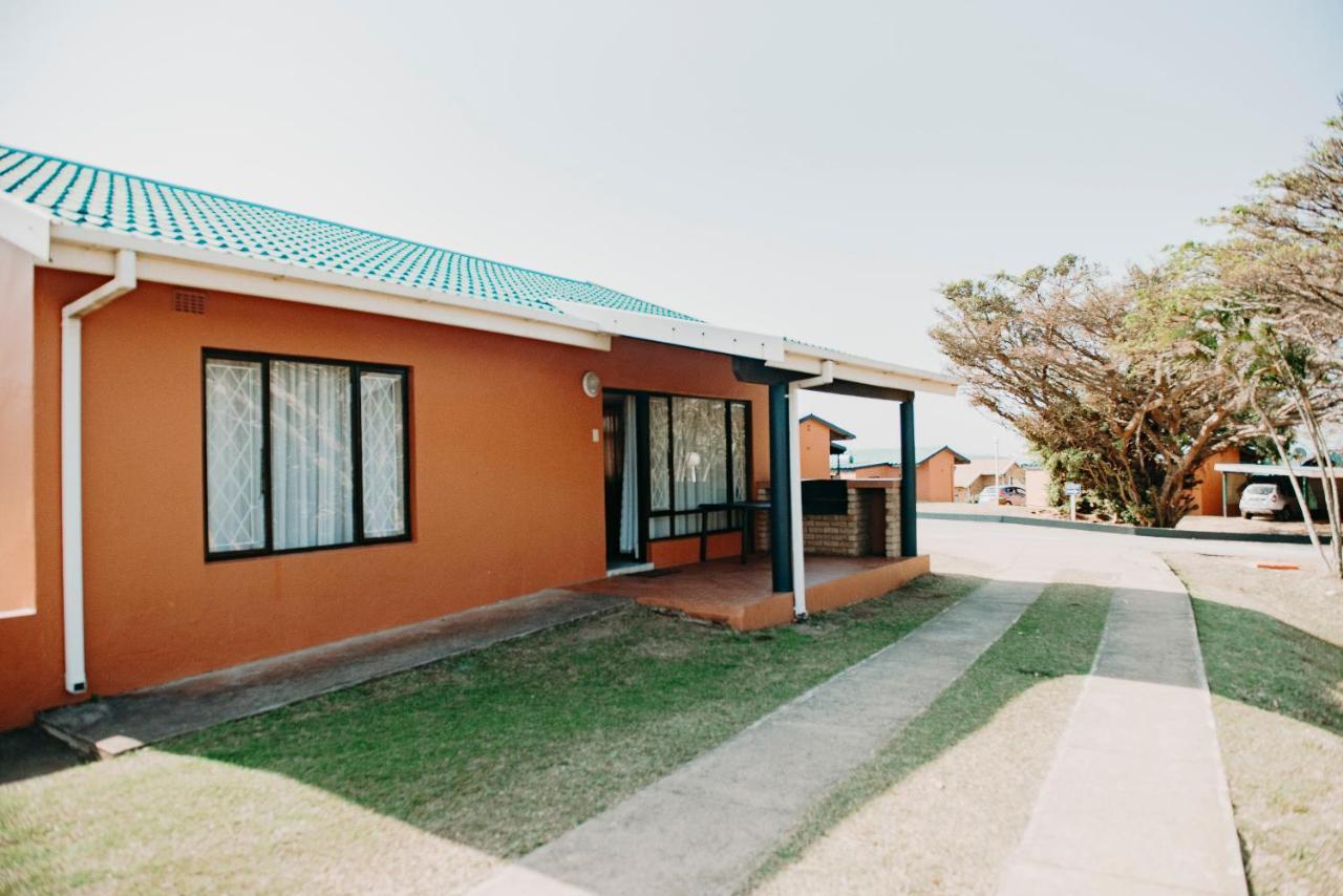 Port Edward Holiday Resort Bagian luar foto