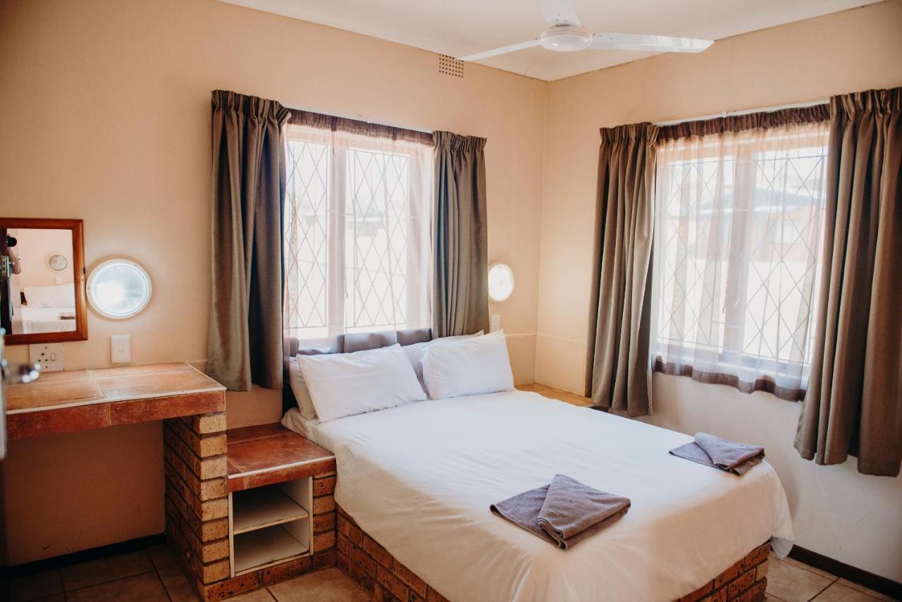 Port Edward Holiday Resort Bagian luar foto